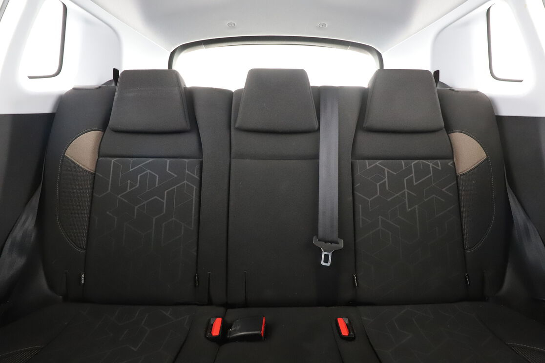 Peugeot 2008 1.2 PureTech Active — photo 14