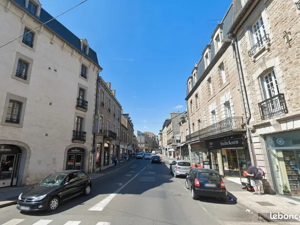 Local commercial 57 m² DINAN