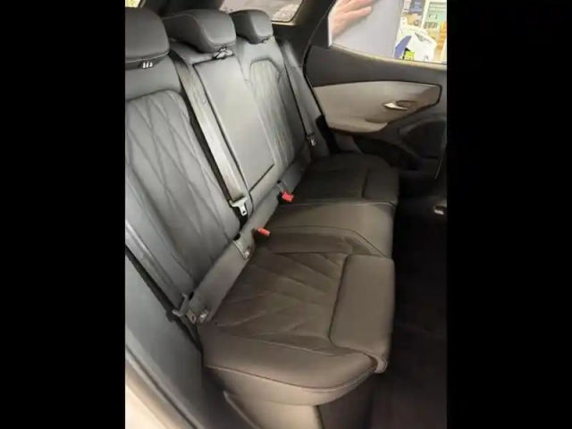 Ford Explorer 286ch extended range 79kwh pack premium rwd — photo 12