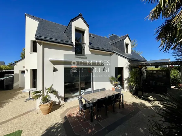 Vends maison - 210.66 m² - 8 pièces, 5 chambres - Bourgbarré 35230