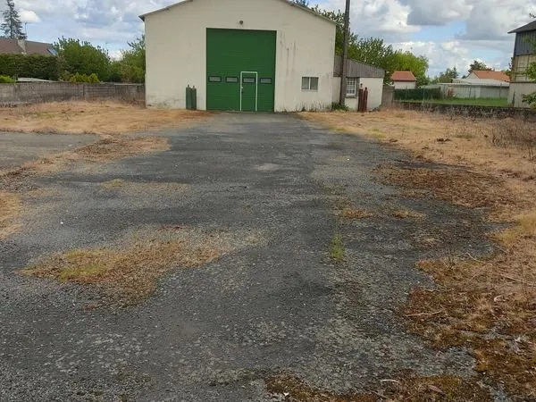 Local d’activité et entrepôt Location Loudun 1p 300m² 129250€