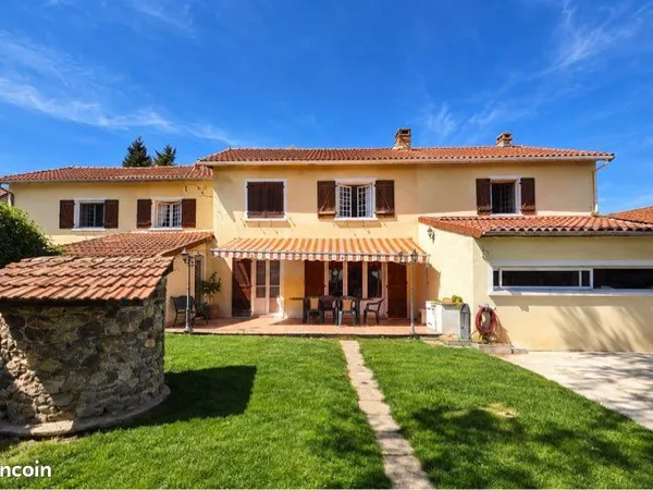 Magnifique maison en pierre 300 m2 avec 1 hectare de terrain