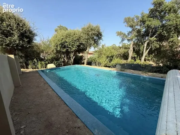 Maison familiale type 4 avec piscine Calme et proche de toutes les commodités