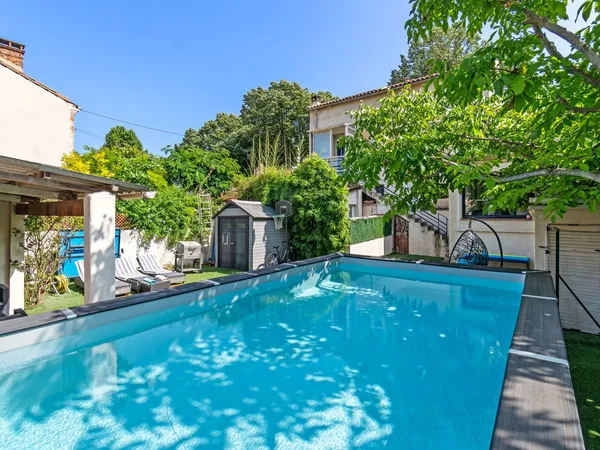 Maison d'architecte 224 m² dépendance, piscine et jardin