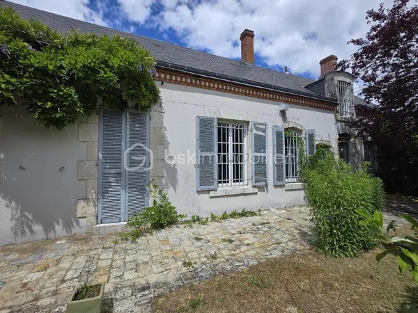 Demeure de caractère - 241 m² - Terrain de 1 032 m² - Dépendances - Fort potentiel d'évolution