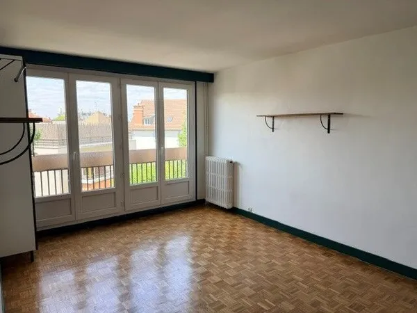 Grand Studio avec cuisine séparée