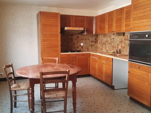 Maison T3 meublée 85 m² - 2 chambres - Centre-bourg Saint-Flovier