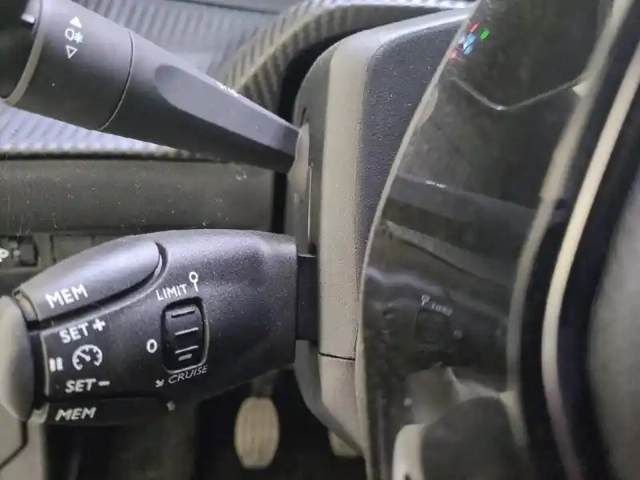 Peugeot 208 100 s&amp;s bvm6 — photo 25