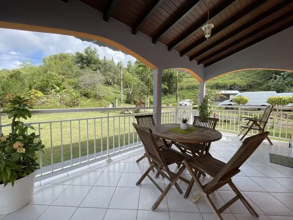 MAISON T2 MEUBLEE LE ROUX GOSIER