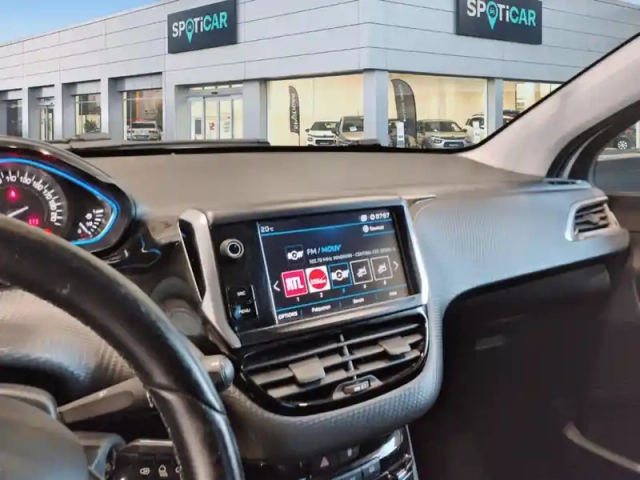 Peugeot 2008 puretech 110ch s&amp;s eat6 allure — photo 11