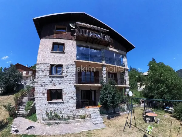 Maison 22 pièces 326 m²