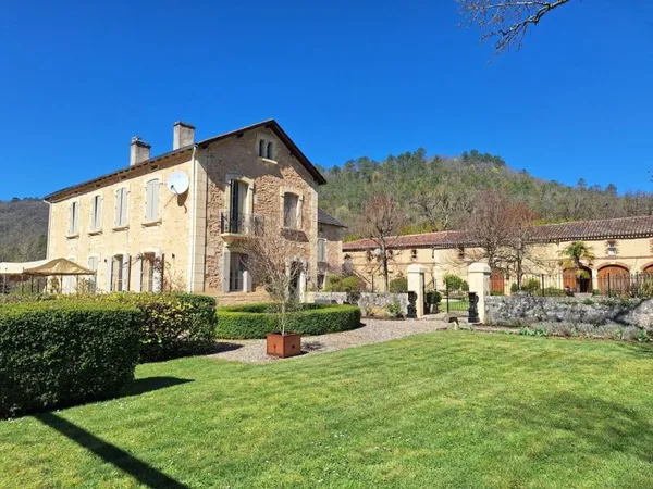 Château 23 pièces 715 m²
