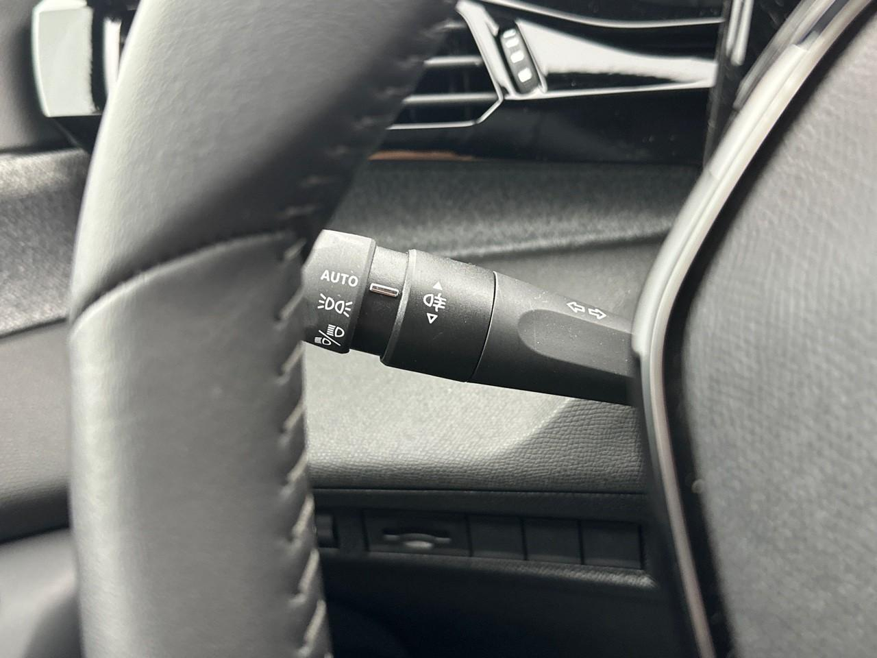 Peugeot 308 hybrid 145 e-dcs6 allure — photo 17