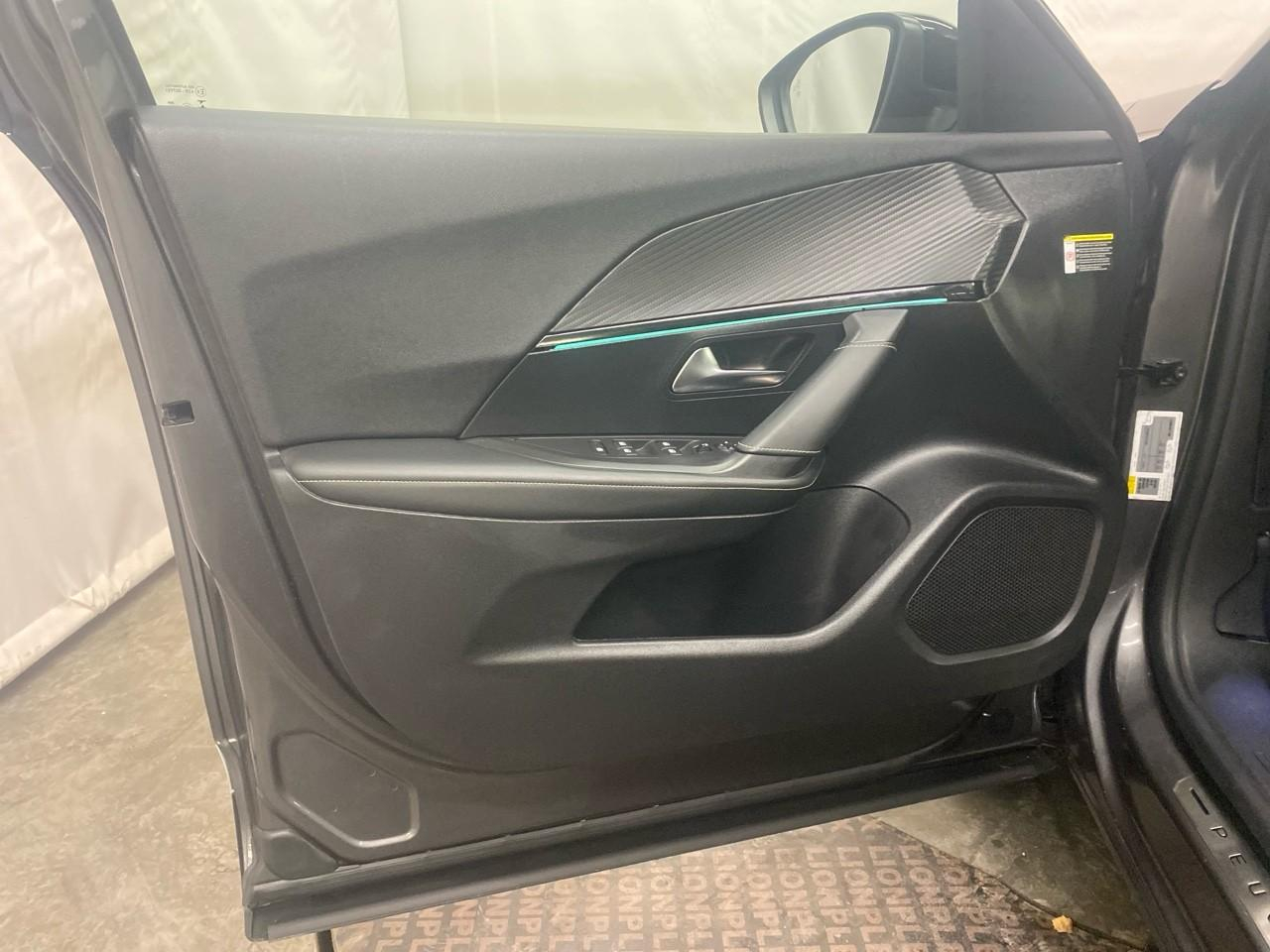 Peugeot 2008 puretech 130 s&s bvm6 gt — photo 26