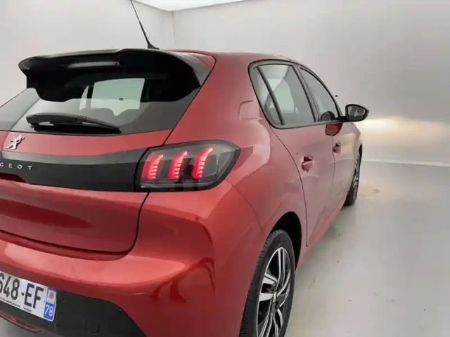 Peugeot 208 puretech 100 s&amp;s eat8 — photo 31