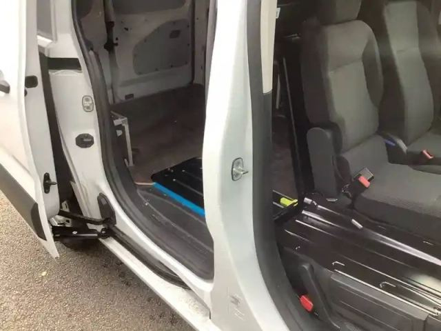 Peugeot Partner fourgon m 650 kg bluehdi 100 s&amp;s bvm6 — photo 18