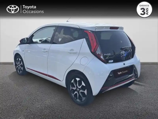 Toyota Aygo 1.0 vvt-i 72ch x-play 5p pack style car play — photo 2