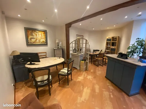 Boutique 38 m² FONTAINEBLEAU