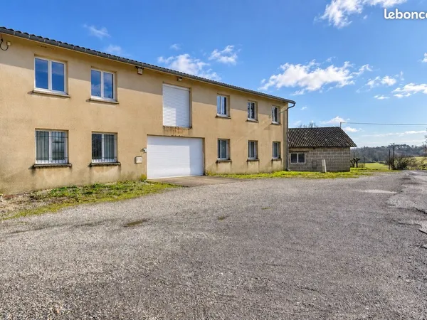 Parking/box 7 pièces 600 m²