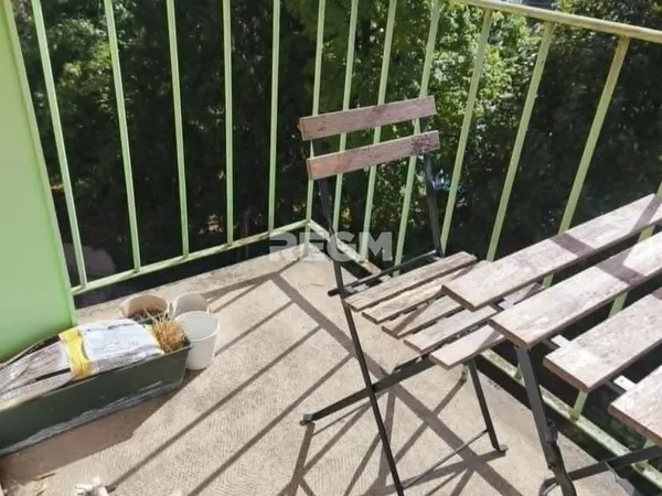 UN APPARTEMENT LUMINEUX À PERSONNALISER, À DEUX PAS DU CENTR