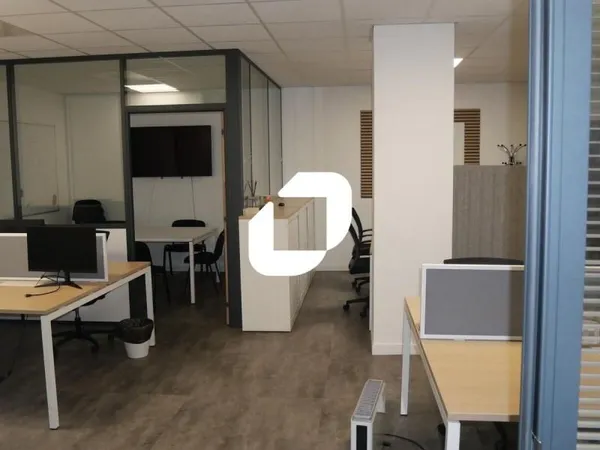 Bureau 98 m²
