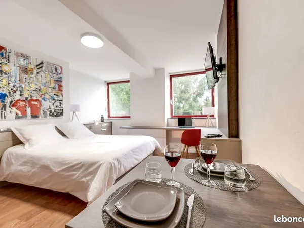 Studio meublé 27 m² et parking privé en centre-ville
