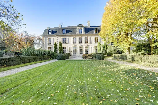 Appartement 3 pièces 242 m²