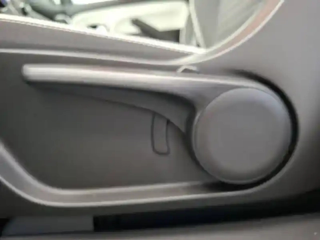 Renault Twingo iii e-tech — photo 32