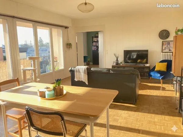 Appartement T5 116 m2 lumineux avec balcon, box(/garage) et cave