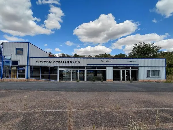 Local 751 m²