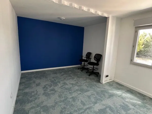Local 16 m2 + remise 7 m2