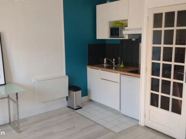 Particulier loue studio meublé T1 de 26 m² entièrement rénové, proche gare et métro