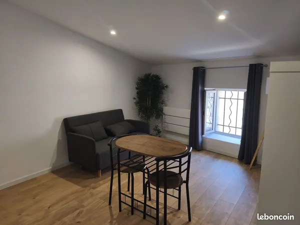Studio cosy en centre ville d'Aubenas390 charges comprises