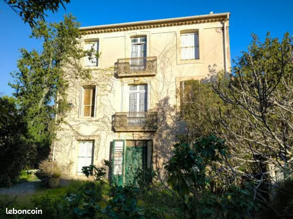 Maison de Maître de caractère au coeur du village de Quarante