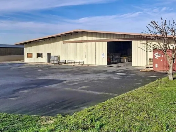 Murs commerciaux 1000 m2, parcelle 3404 m2