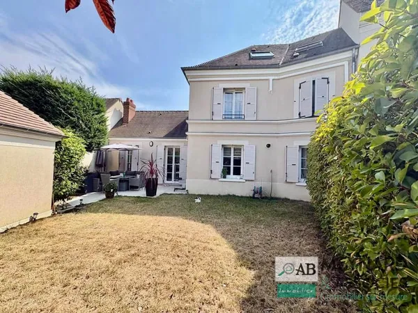 A vendre MAGNY LE HONGRE secteur recherché , maison de 133.0