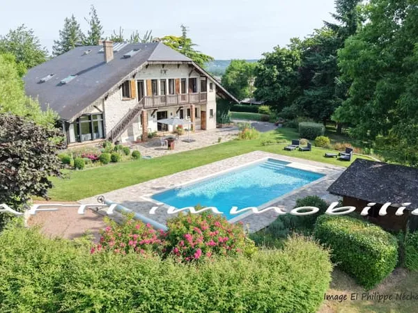Propriété à 1 heure de PARIS : 335m2 habitables, 6/7 chambres, piscine, dépendances, parc de 5700m2 