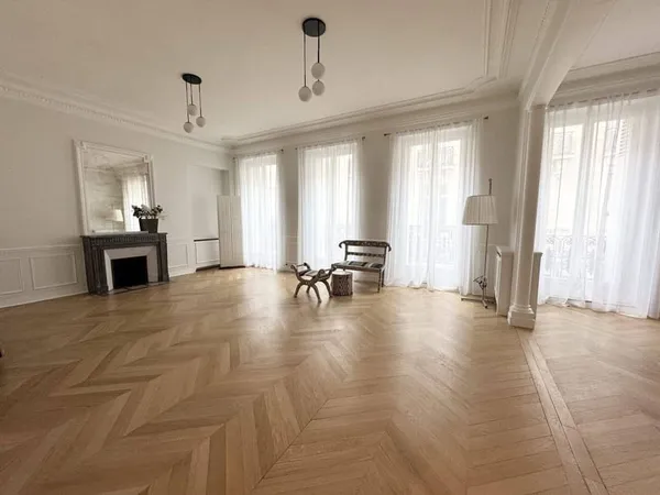 Appartement 5 pièces 147 m²