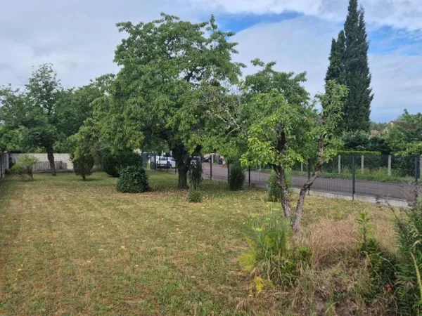 Terrain 665 m²