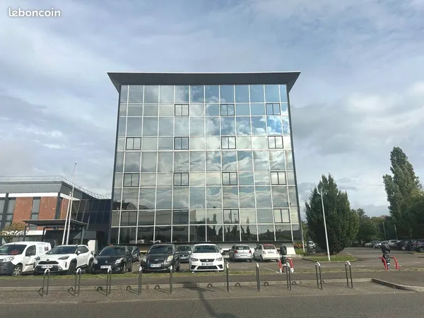 Bureaux 1 933 m²