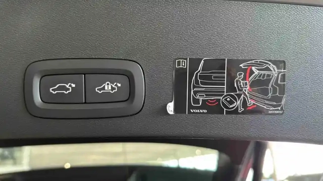 Volvo Xc40 t5 recharge 180+82 ch dct7 — photo 7