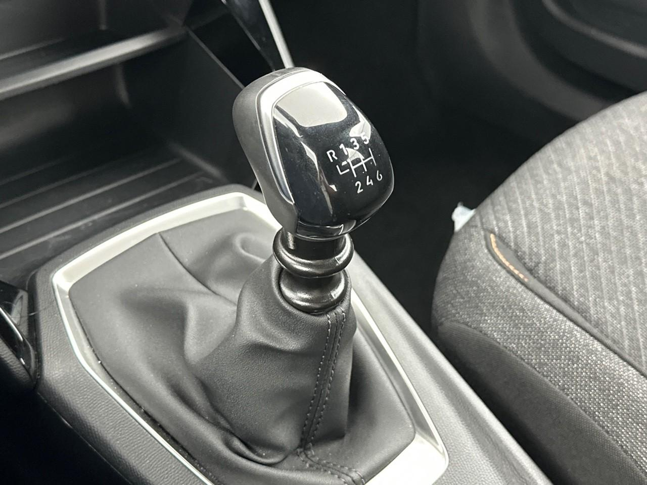 Peugeot 2008 100 s&s bvm6 style — photo 28