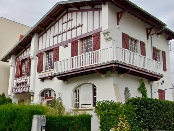 Grande villa de caractère en coeur de Lourdes