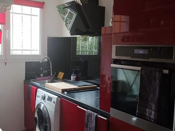 Chambre chez l'habitant - personne sérieuse et soigneuse EN ACTIVITÉ, étudiant(e) ou mobilité - cour