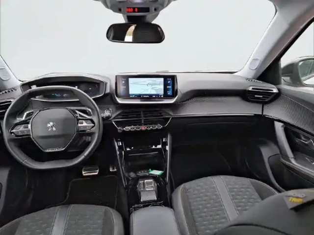 Peugeot 2008 puretech 130 s&amp;s eat8 — photo 8