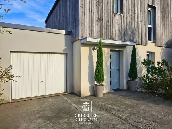 REZÉ RAGON - MAISON 3 CHAMBRES AVEC JARDIN, GARAGE ET 2 STATIONNEMENTS | 94 m² habitables | Terrain 