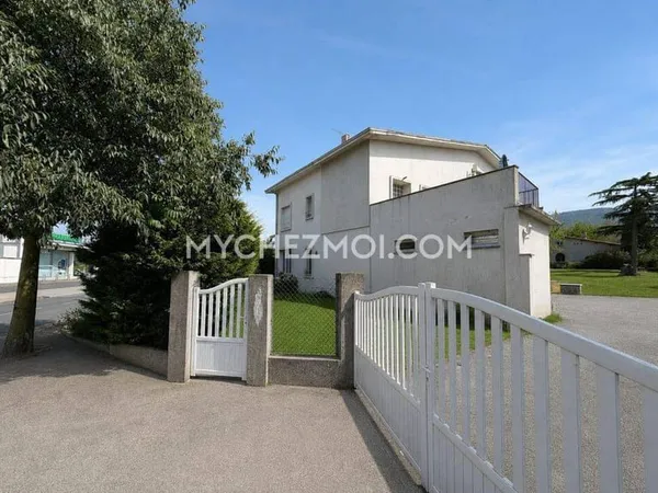 Maison 9 pièces 300 m²