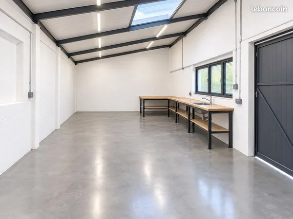 Local professionnel / Stockage de 66m2