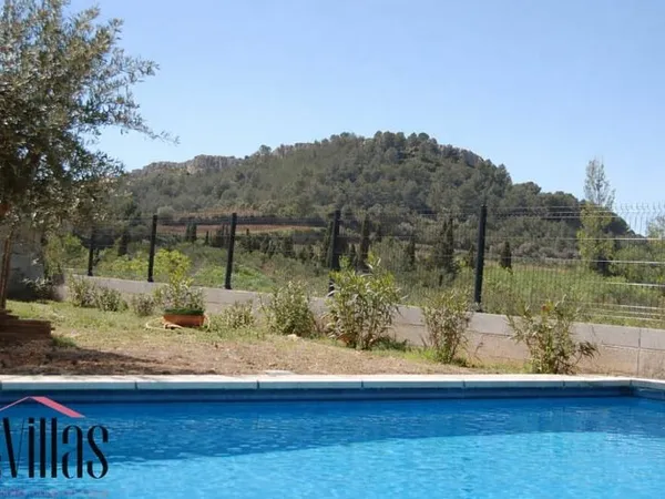 Vivez l'exception : villa avec piscine et panorama spectacul