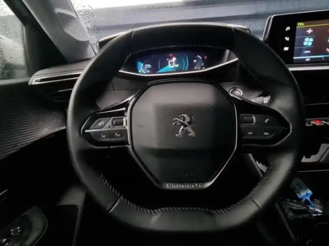 Peugeot 208 e- 136ch allure pack — photo 12